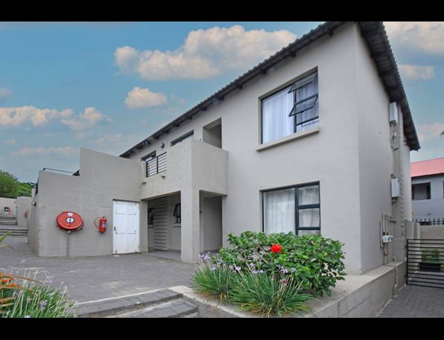 2 BEDROOM TOWNHOUSE FOR SALE IN FERNDALE